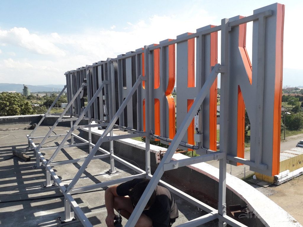 gia cong chu noi inox gia re 9