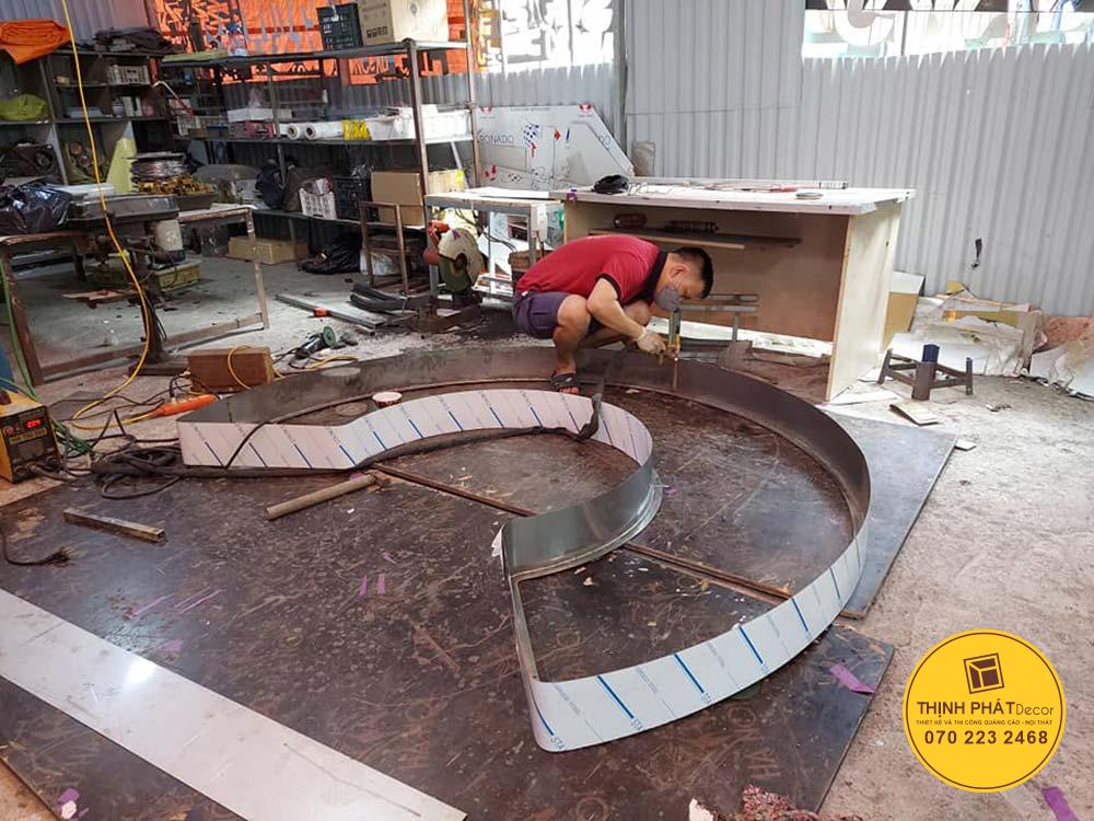 Gia công chữ nổi inox 14