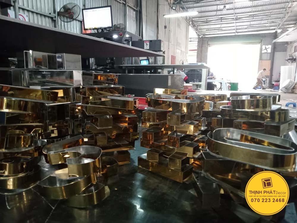 Gia công chữ nổi inox 48