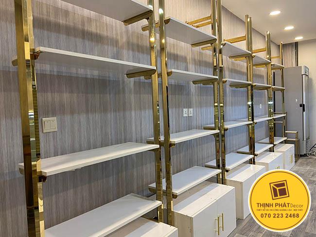 Tủ kệ trưng bày sản phẩm bằng sắt