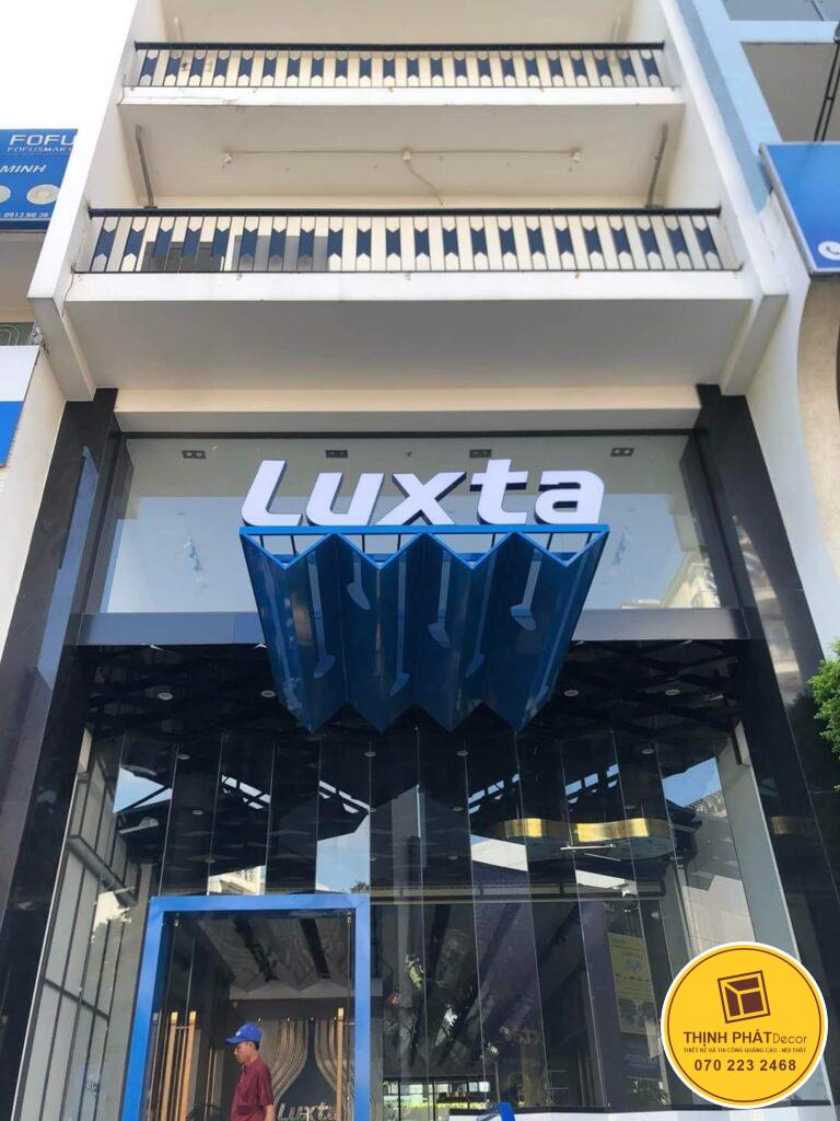 Thi công chữ nổi inox mặt mica