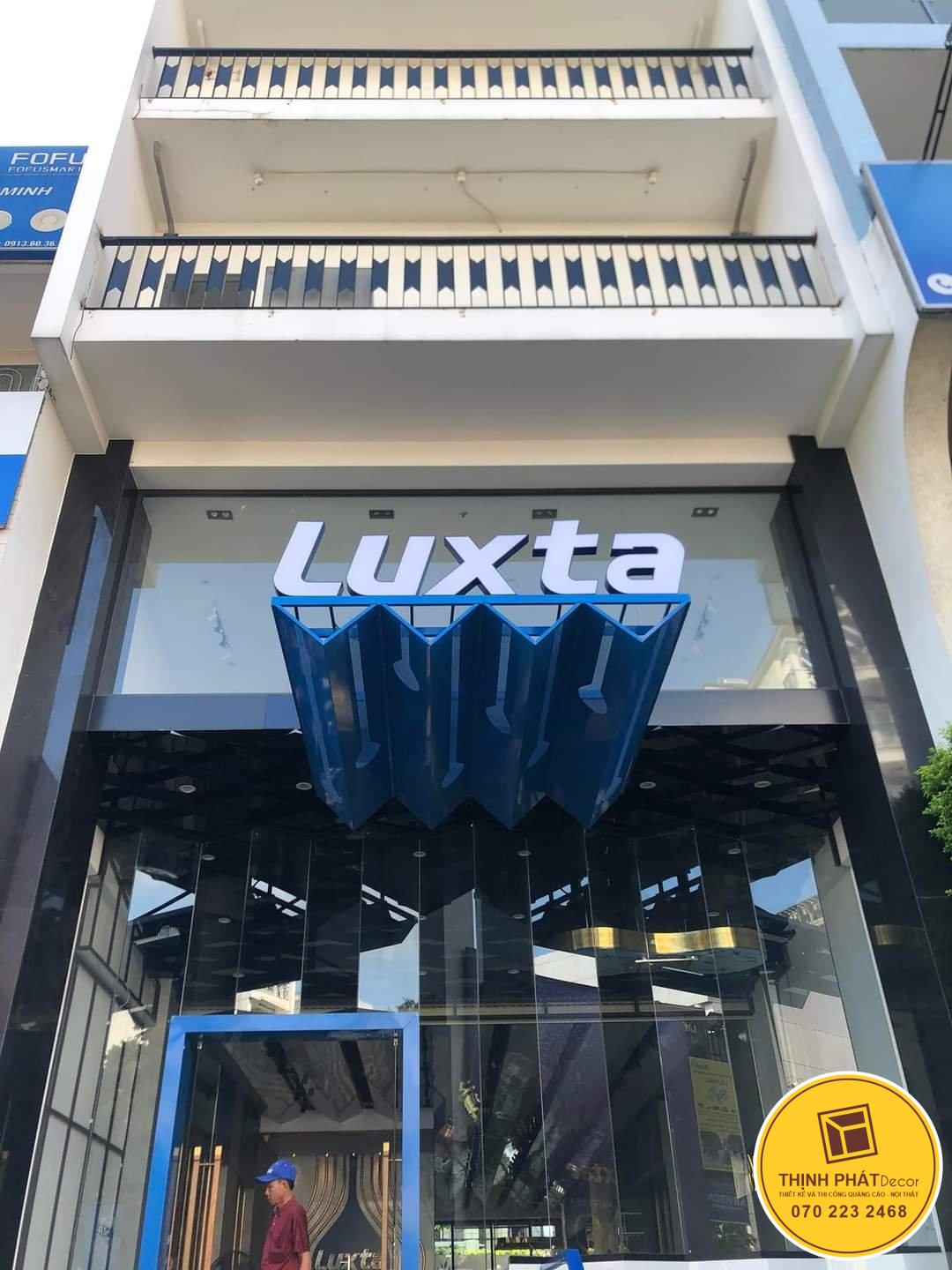 Thi công chữ nổi inox mặt mica