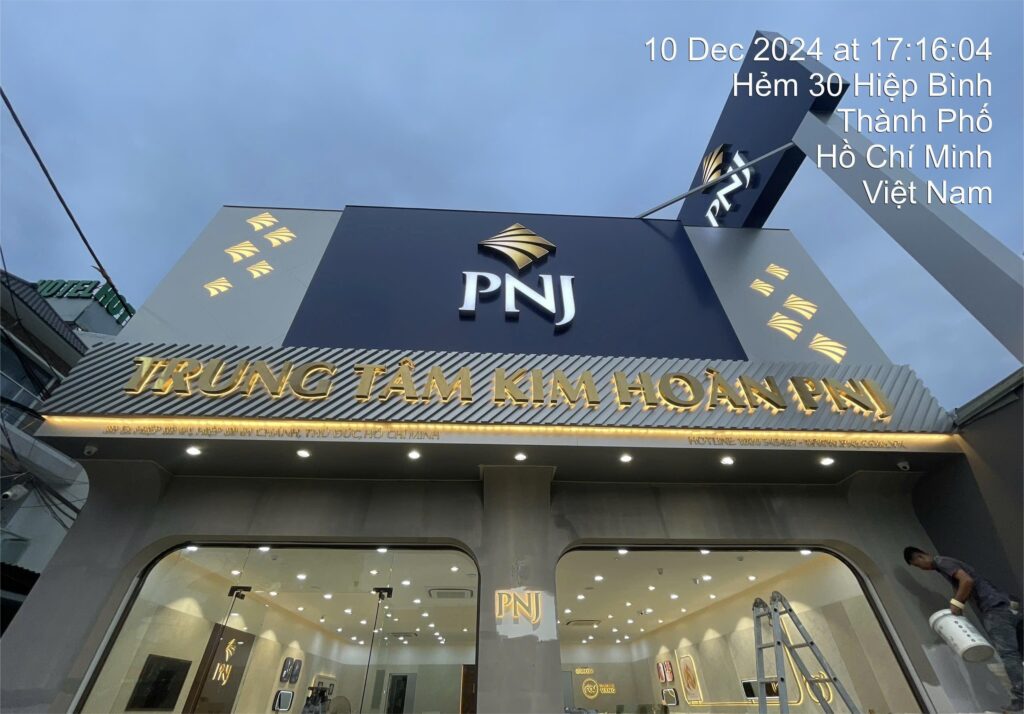 Thi công hệ thông cửa hàng chuỗi mặt dựng alu trung tâm kim hoàn PNJ Phú Nhuận