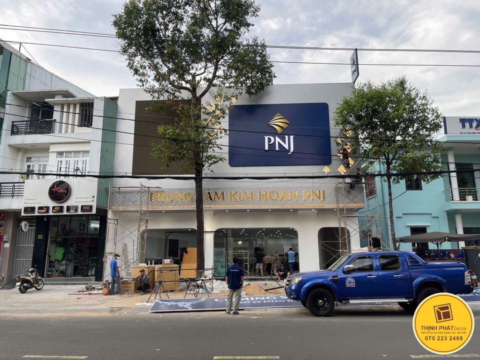 thi công bảng hiệu quảng cáo chuỗi cửa hàng PNJ