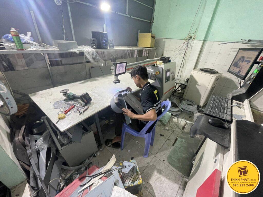 Xưởng gia công chữ inox làm bảng hiệu quảng cáo Thịnh Phát Decor