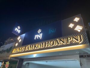 thi công bảng hiệu quảng cáo chuỗi cửa hàng PNJ