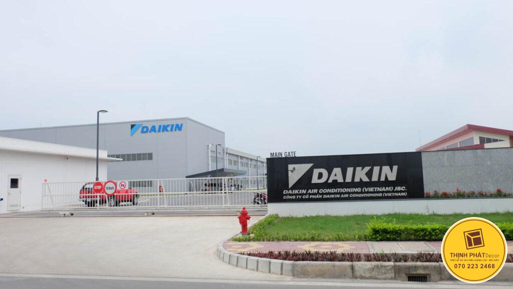 bang hieu nha xuong bang quang cao nha may gia cong chu inox lap dat cong khu cong nghiep (18)