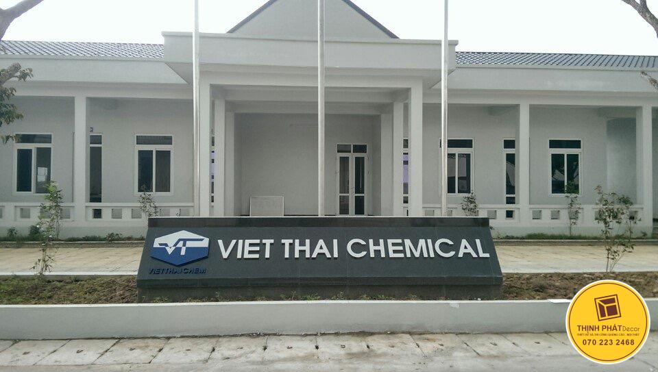 bang hieu nha xuong bang quang cao nha may gia cong chu inox lap dat cong khu cong nghiep (26)