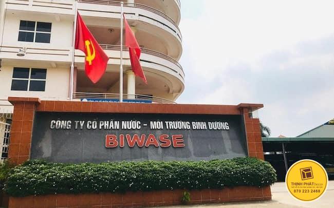 bang hieu nha xuong bang quang cao nha may gia cong chu inox lap dat cong khu cong nghiep (37)