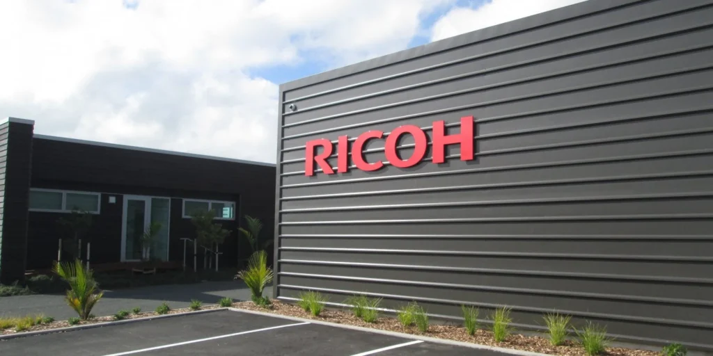 bang hieu nha xuong bang quang cao nha may gia cong chu inox lap dat cong khu cong nghiep (6)