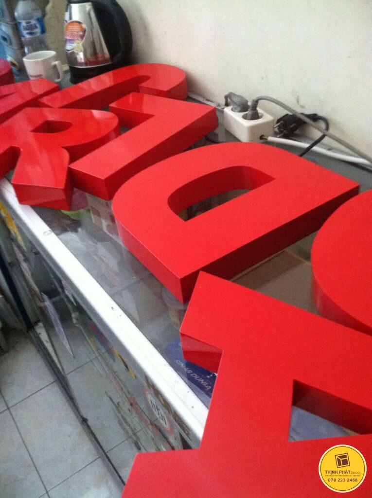 gia cong chu noi inox theo yeu cau