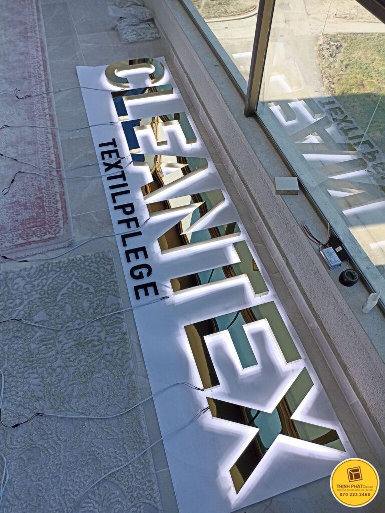 gia cong chu noi inox theo yeu cau