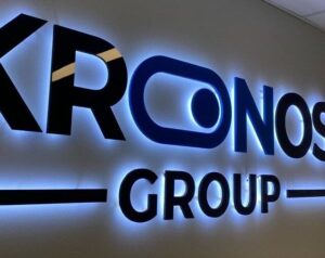 mau chu noi inox gan den led