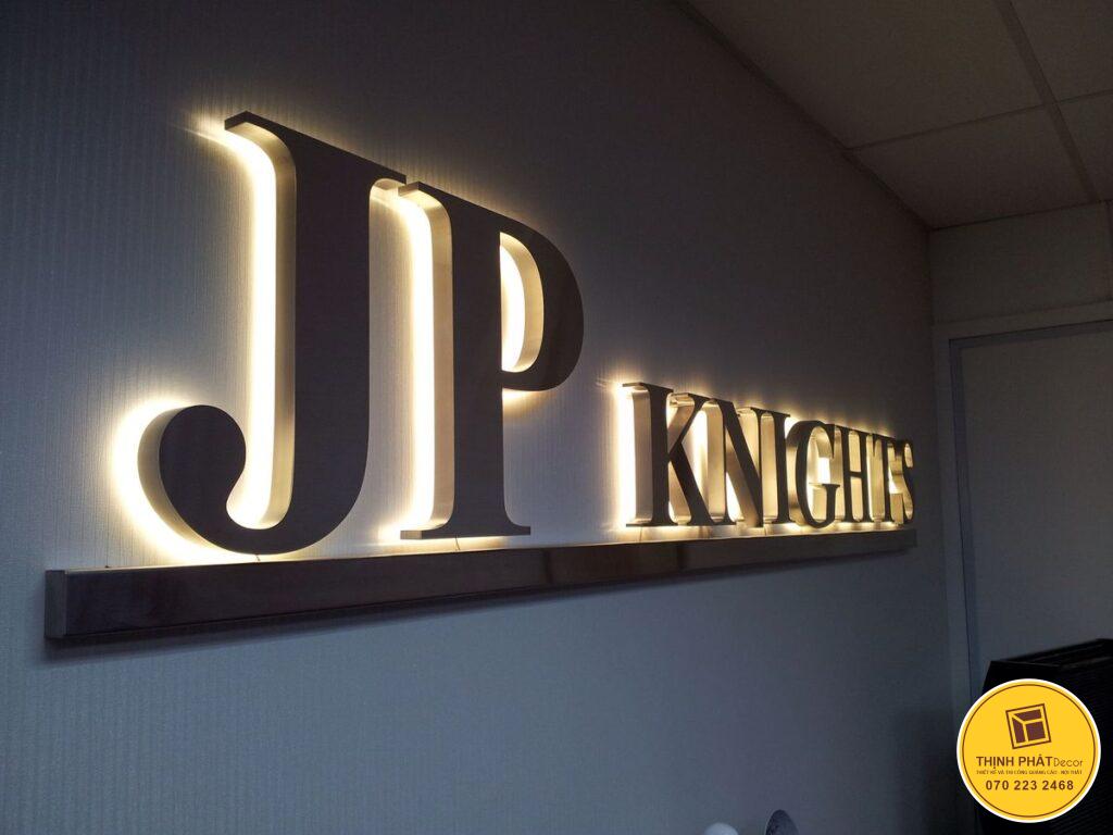 mau chu noi inox gan den led