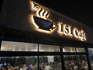 thi cong chu noi inox mat mica sang den