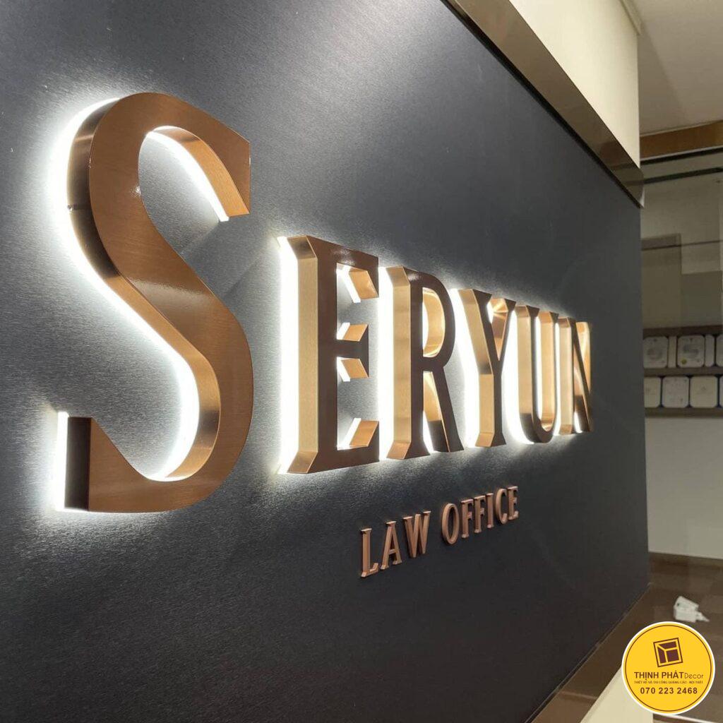 thi cong lap dat logo inox