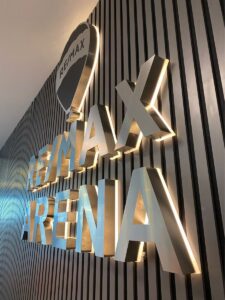 thi cong lap dat logo inox