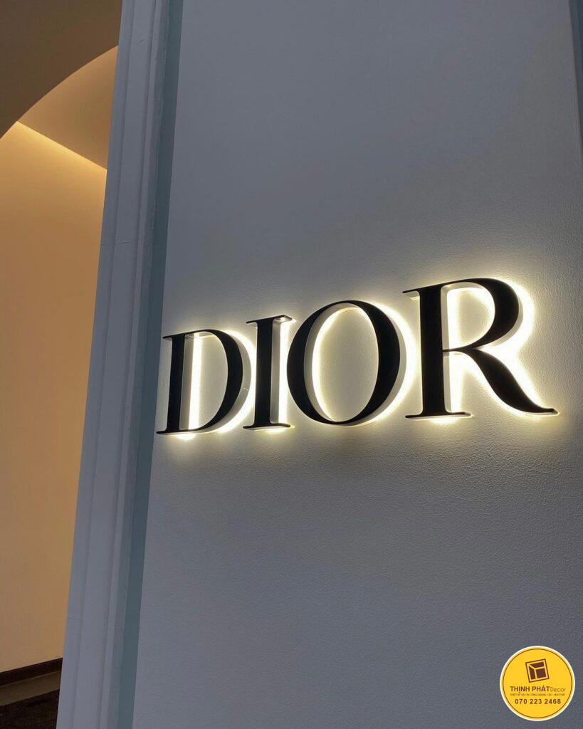 thi cong lap dat logo inox