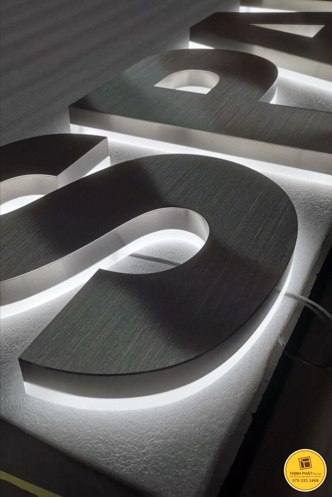 xuong gia cong chu noi inox kho lon