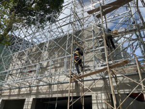 Thi công hệ sắt gia cố bảng hiệu quảng cáo