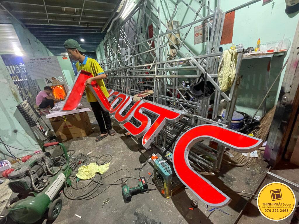 gia cong chu noi inox (35)