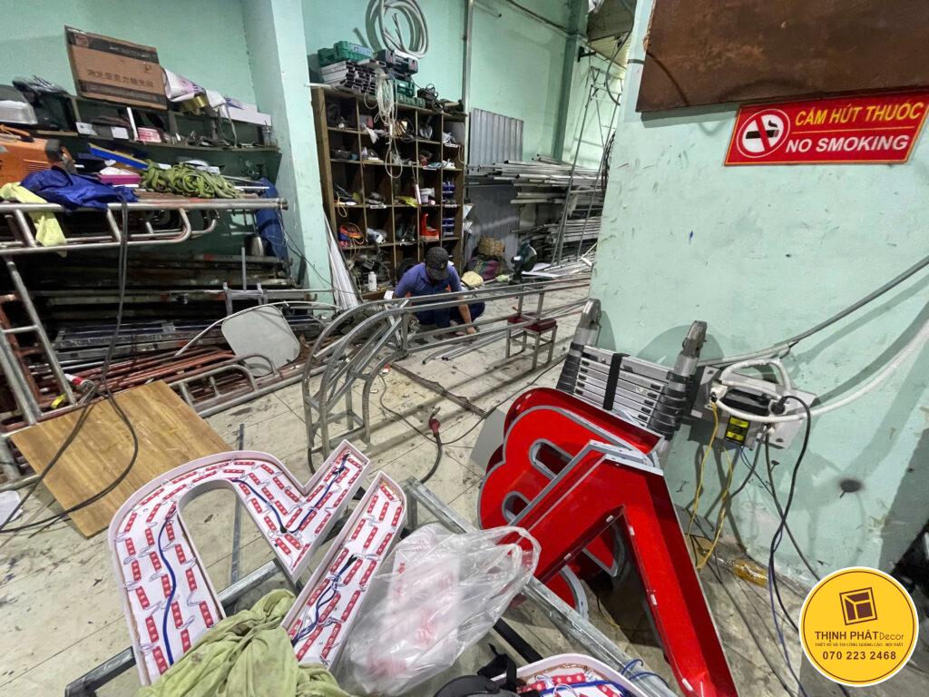 gia cong chu noi inox (37)